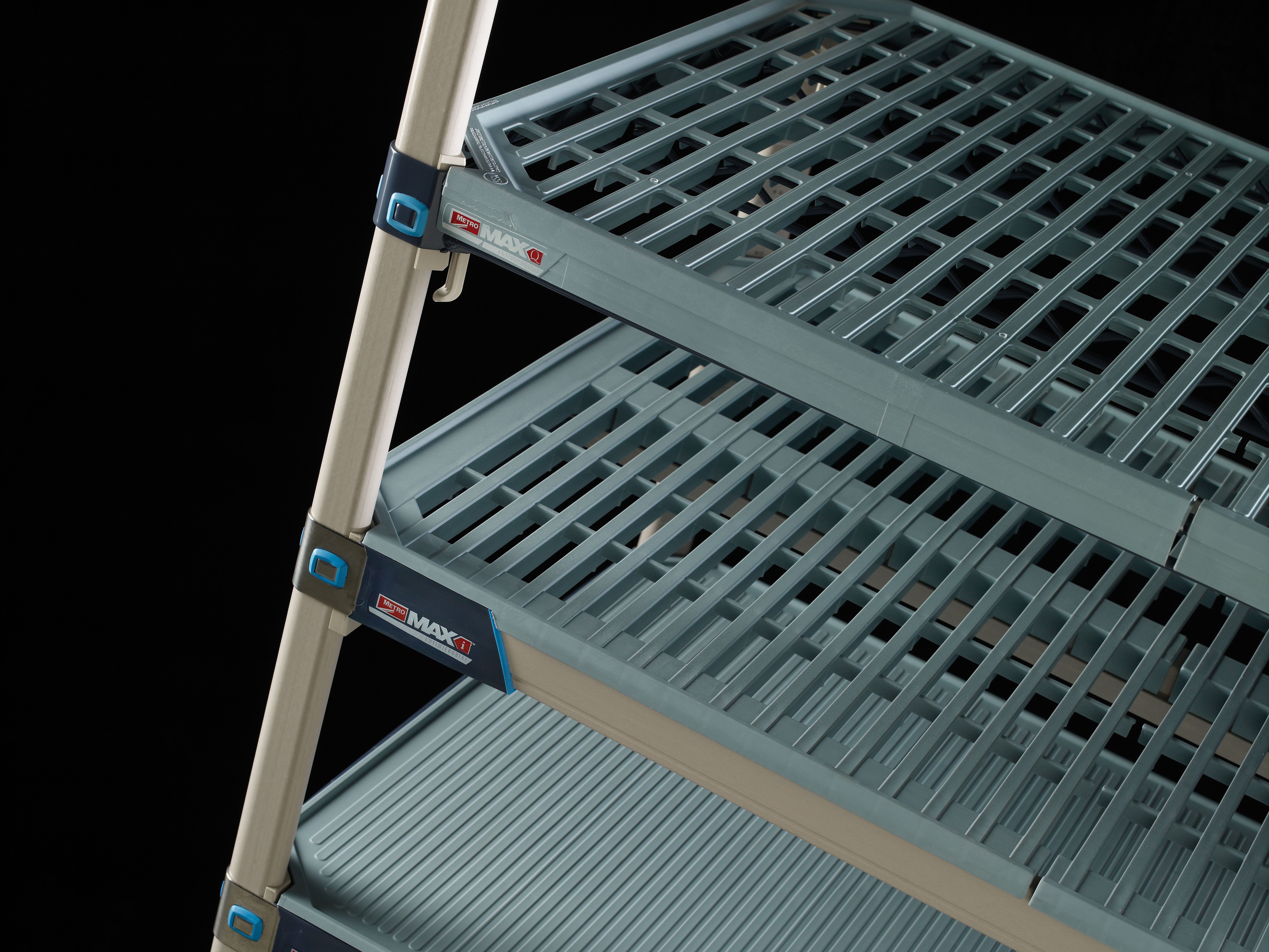 metromax i and metromax q plastic shelves