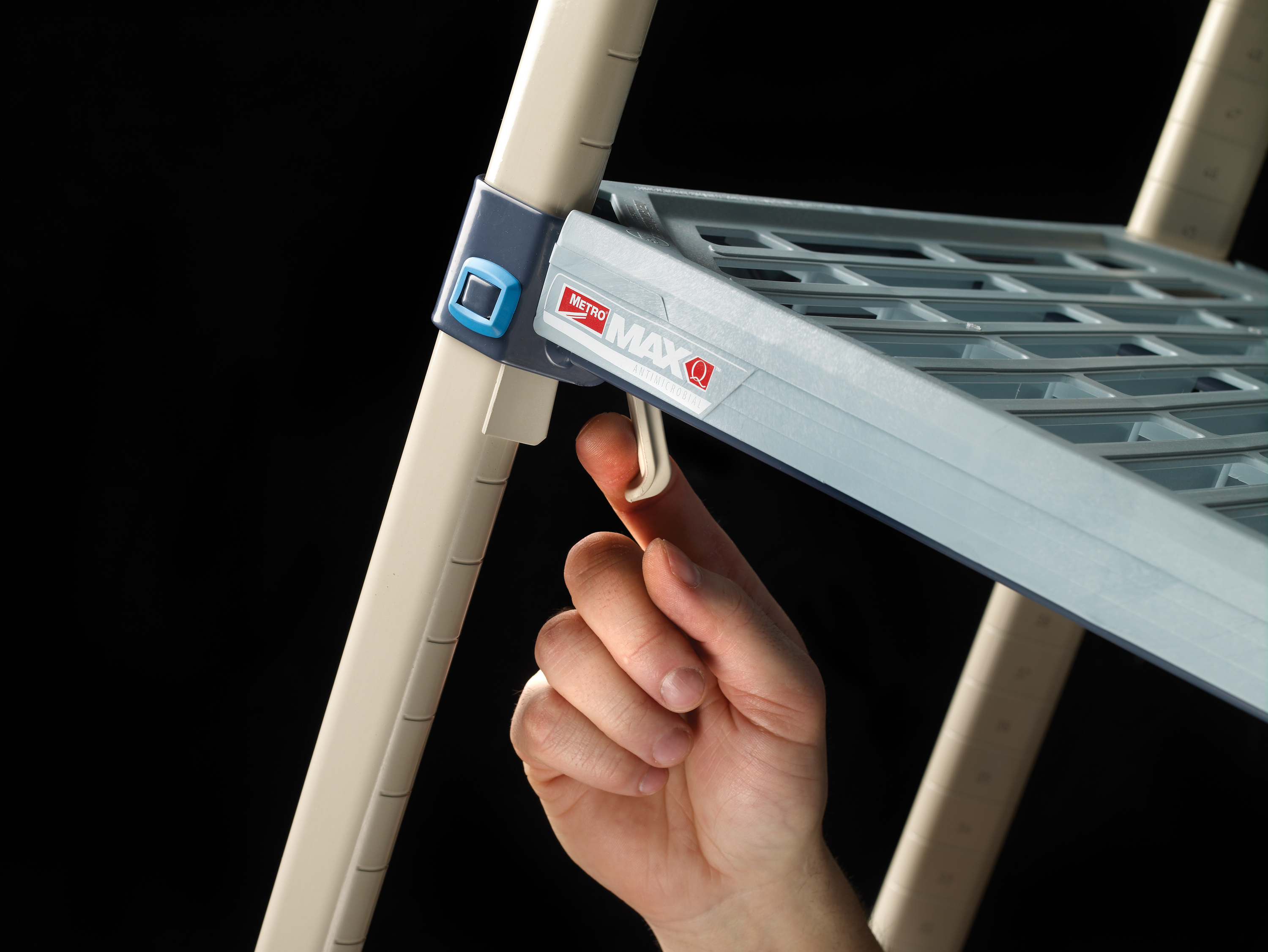 MetroMax Q hybrid plastic shelving