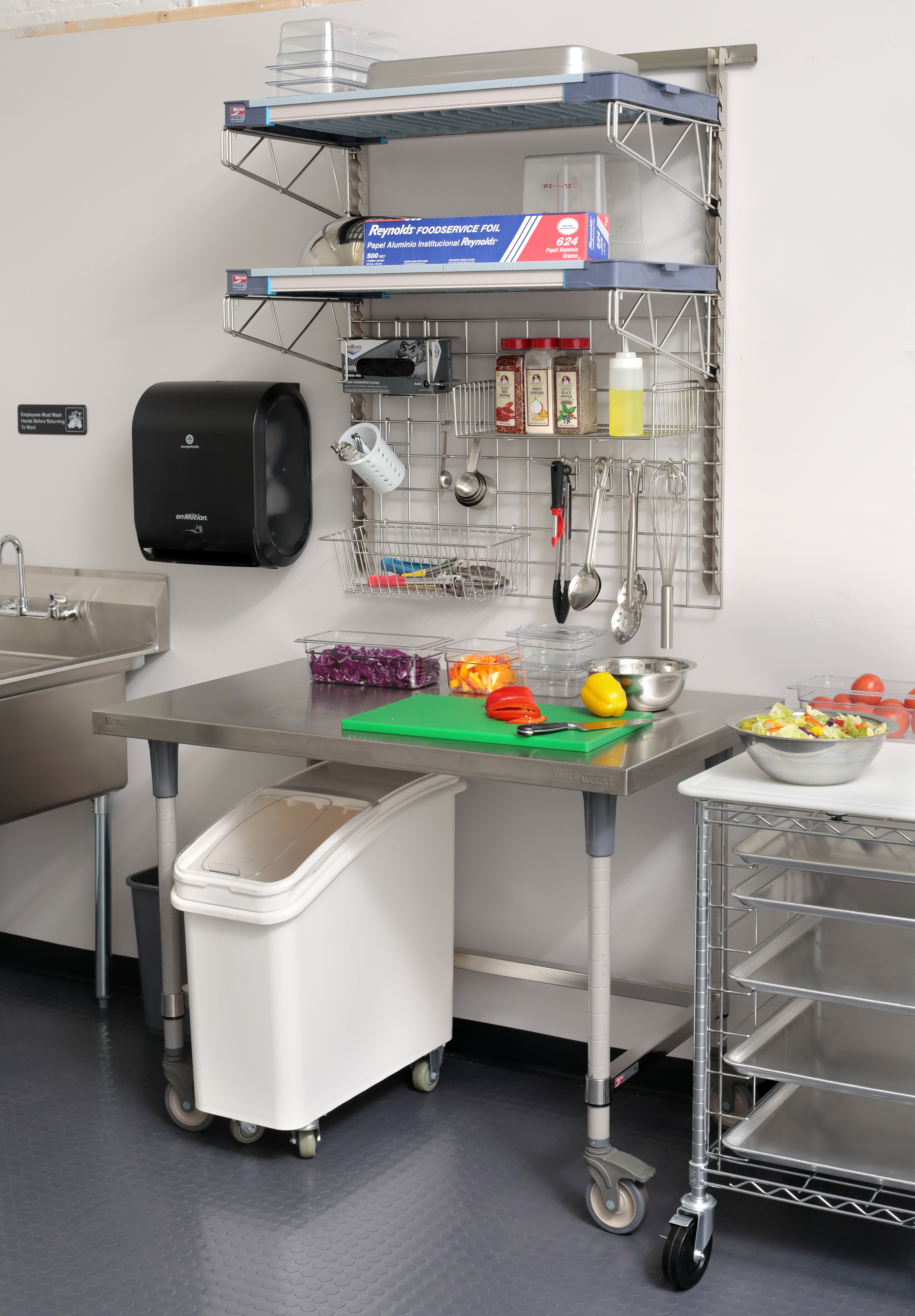Metro SmartWall prep station above a TableWorx prep table