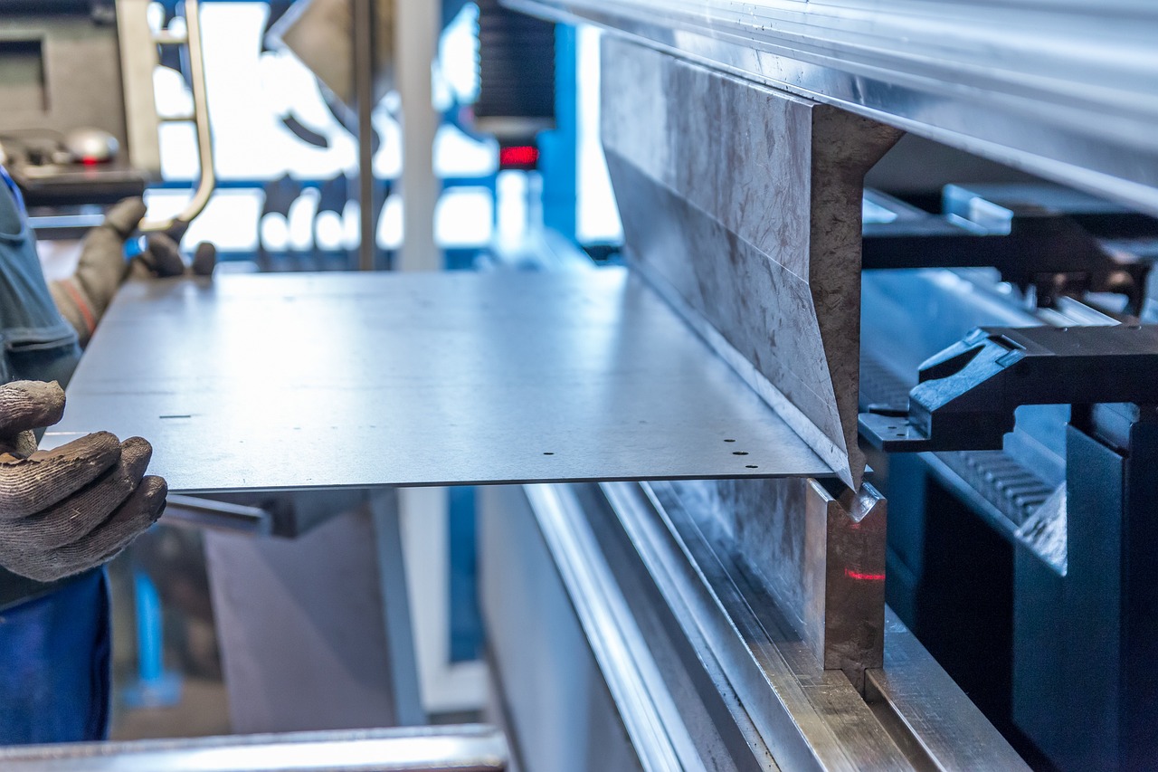 Bending a sheet of stainless steel