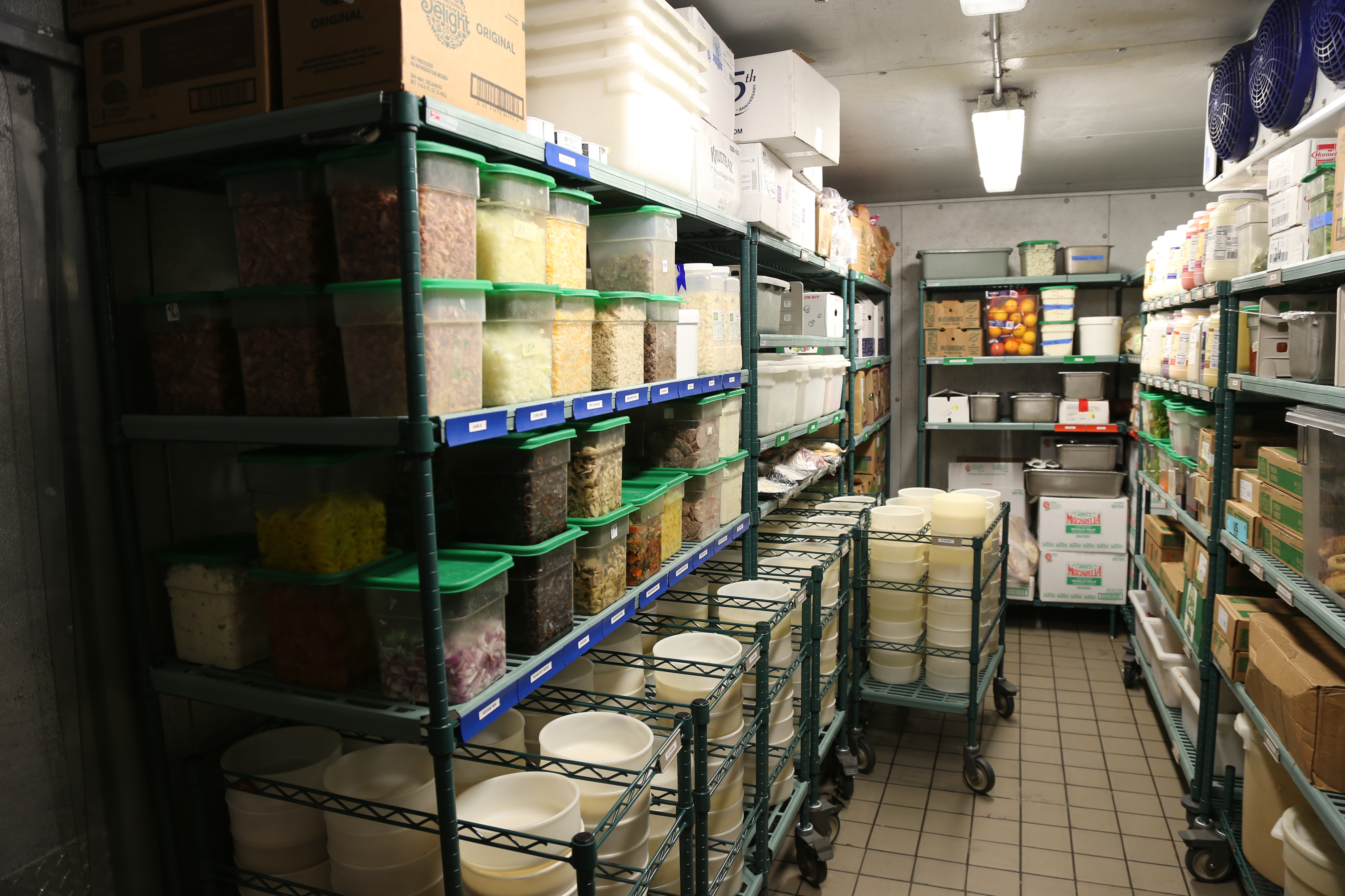 Metro SE Pro shelving in a walk-in cooler 