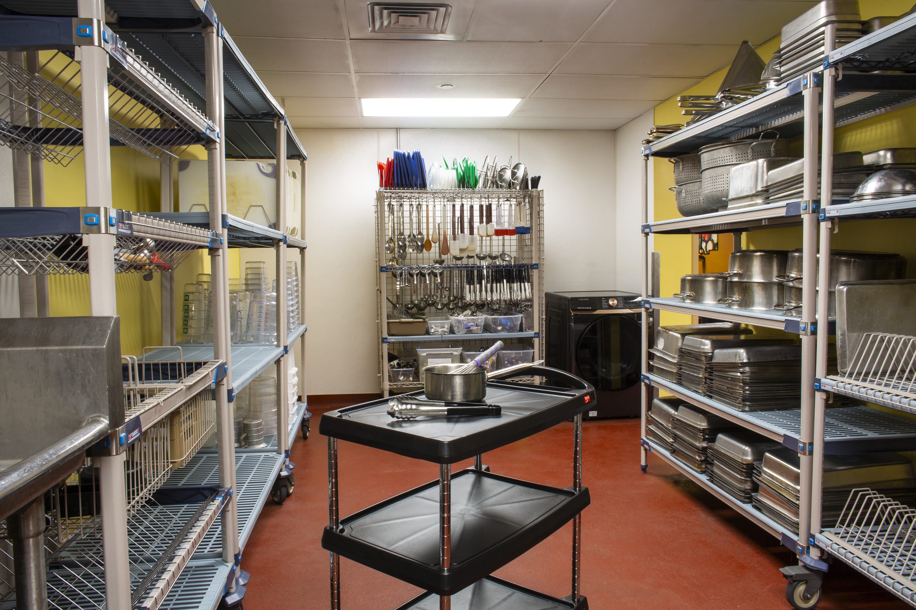 MetroMax plastic shelving in dish room foodservice 